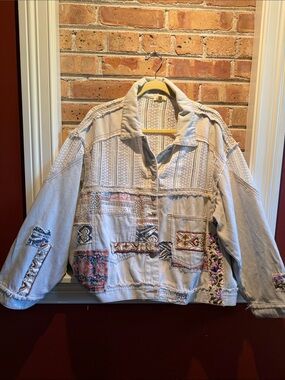 POL Light Wash Denim Jacket w/ Beautiful Lace & Embroidered Accents-NWOT-Size L